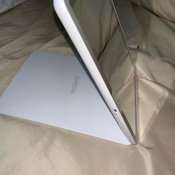 White desk mirror that lights up. Will come with charging wire. - Picture 5 of 6